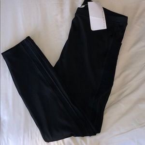 NWT Fabletics Highwaisted Mesh Sides Legging